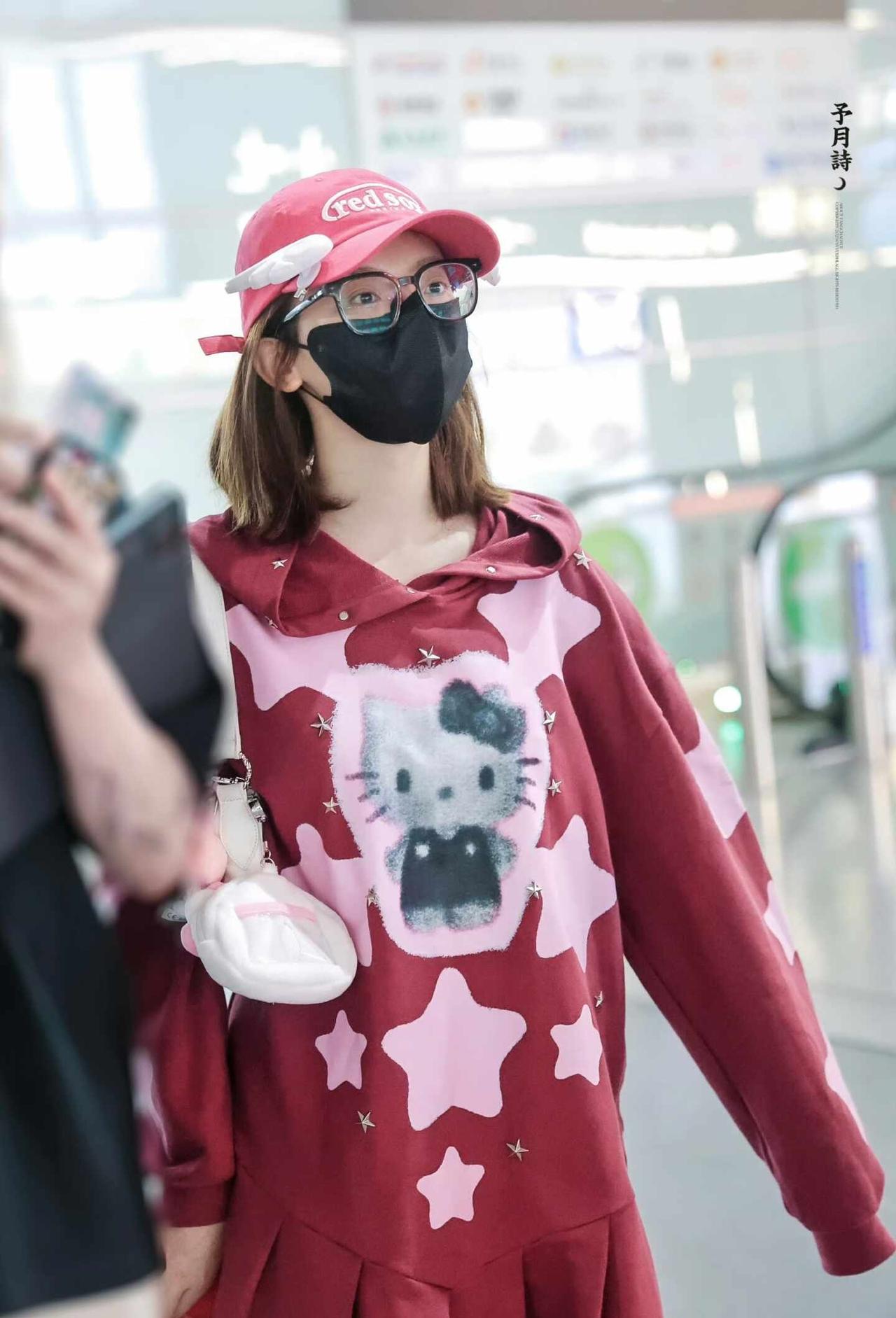 超美
杨超越yyds 杨超越 机场穿搭 人间绝绝子 美到我的心巴 美得不可方物 