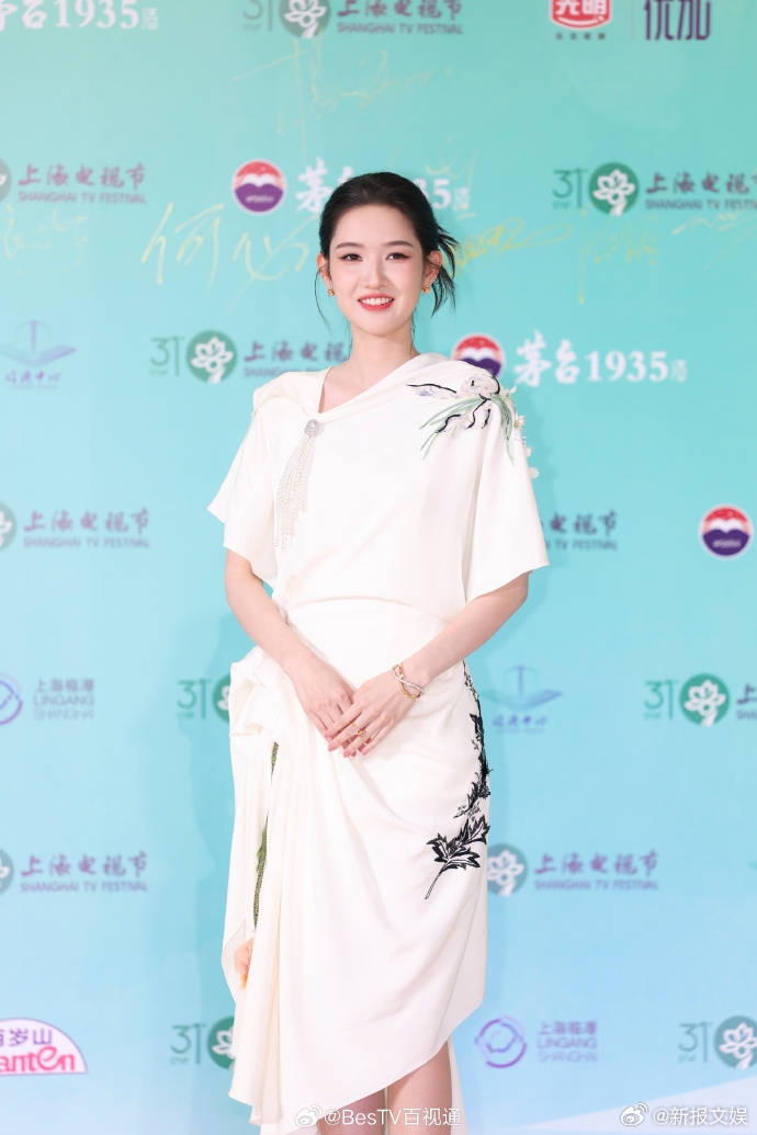 王玉雯白玉兰红毯状态王玉雯白玉兰红毯怼脸生图 王玉雯白玉兰红毯怼脸生图都能够美的