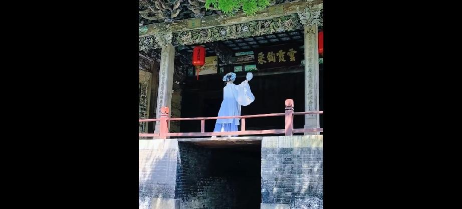 聊城东昌古城的山陕会馆，真的太有“一眼万年”的感觉了！你看那位身着蓝衣的舞者站在