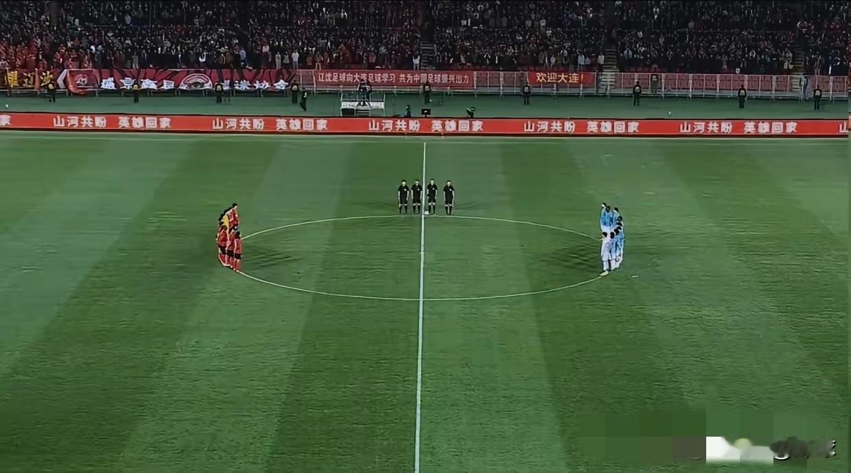 我认为不是工作失误，就是恶意剪辑。
剪辑是很专业的事，如果原封不动的用咪咕视频，