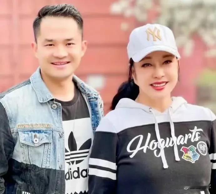 在感情这事儿上，女人就是更有格局。刘晓庆前男友，只因为被宠爱了几年，就想把好处捞