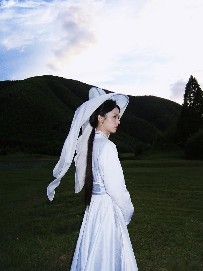 周也一瓯春口碑 谢清圆这个“人间清醒黑莲花”的人设其实挺带感的。不等着别人拯救，