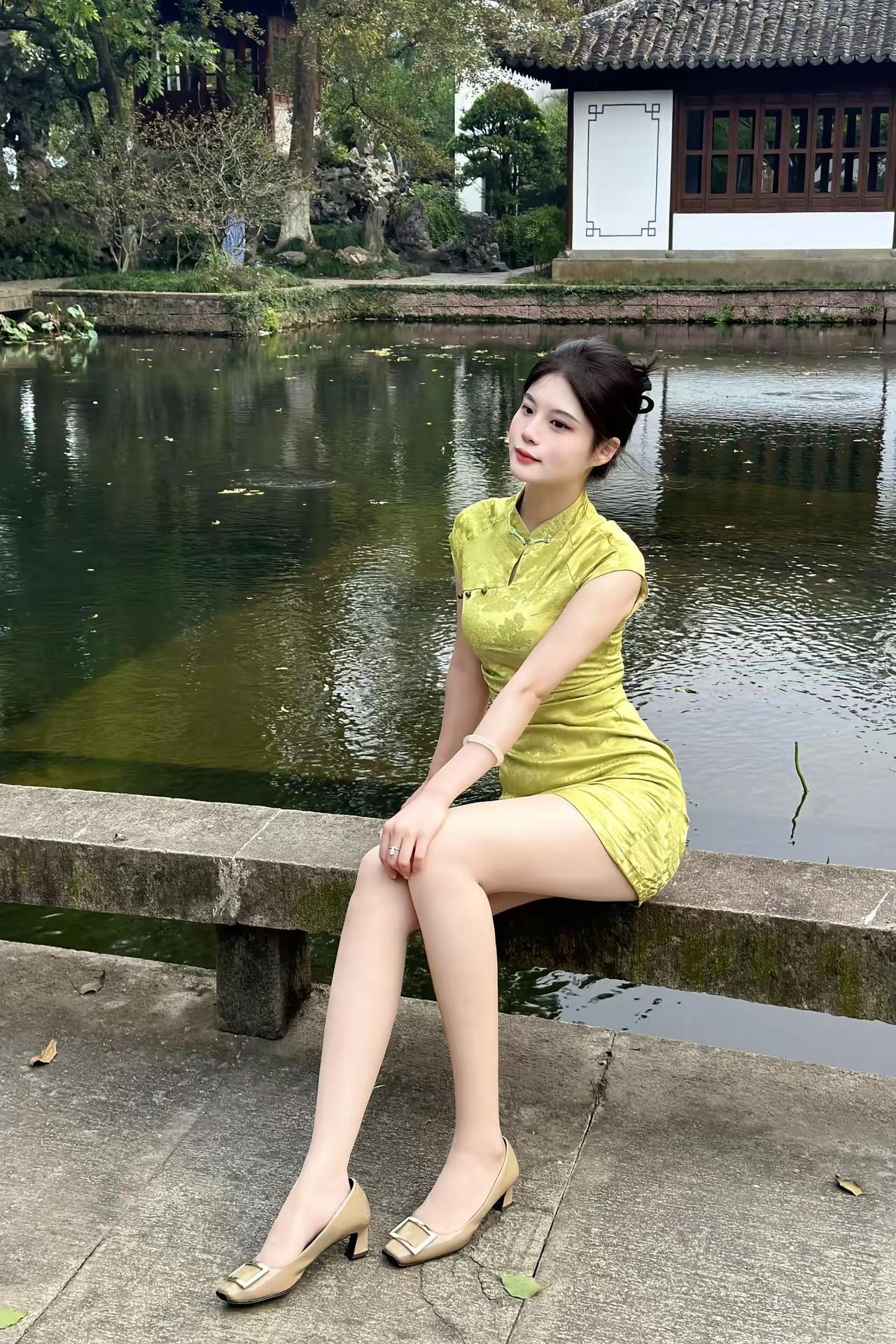 淡淡胭脂遮住了思绪