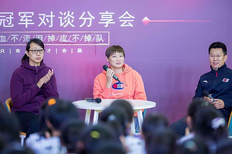 亚锦赛上是几乎没有强力接应的比拼，真正的对手中日女排打的都是保障型接应，日本队擅