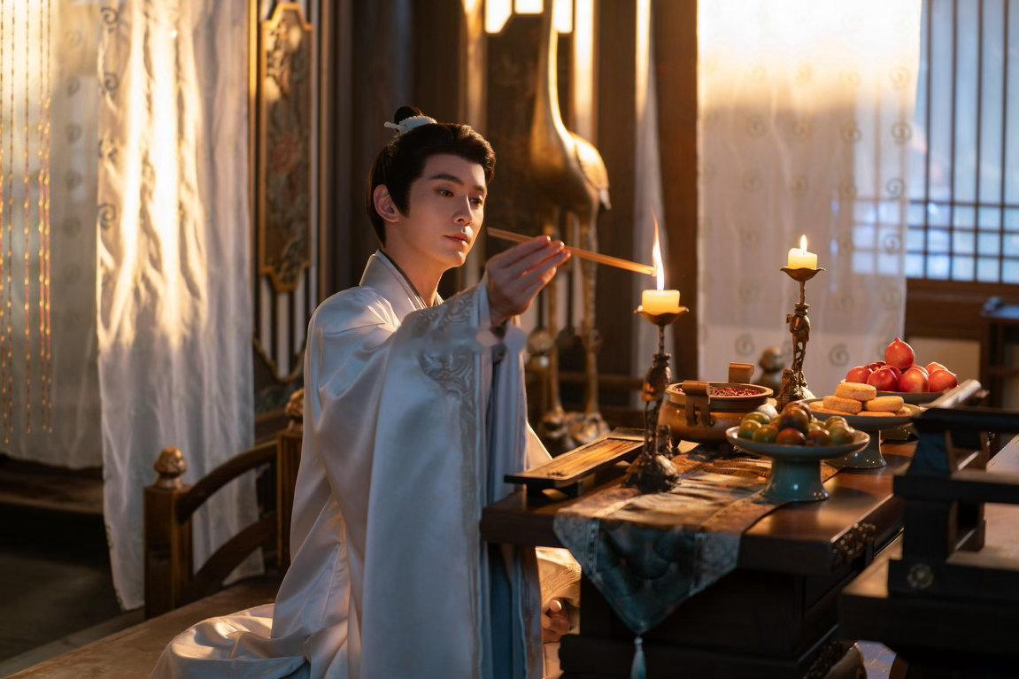 徐正溪否认美颜徐正溪没有美颜比起依靠美颜打造完美假面，徐正溪更加愿意接纳自己容貌