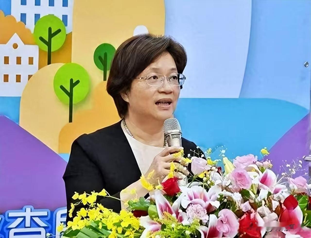 未见王惠美帮魏平政，王惠美的“轻度辅选”能否平息外界对她的质疑？就在今天（10月