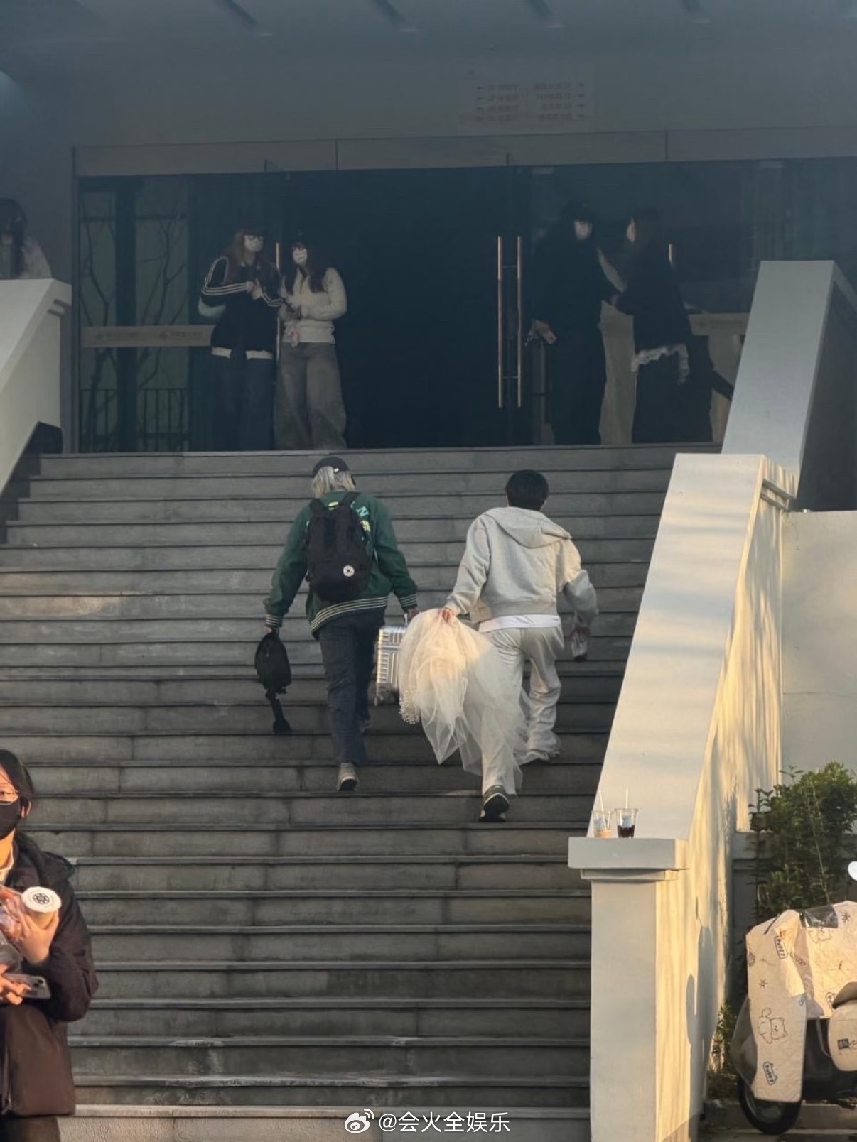 我会一直等逐玉追剧团头纱来了