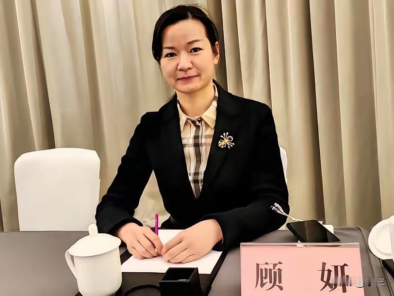 今天江苏启东城投集团的顾妍，直接炸上了热搜！
 
说起来真挺可惜的，1978年出