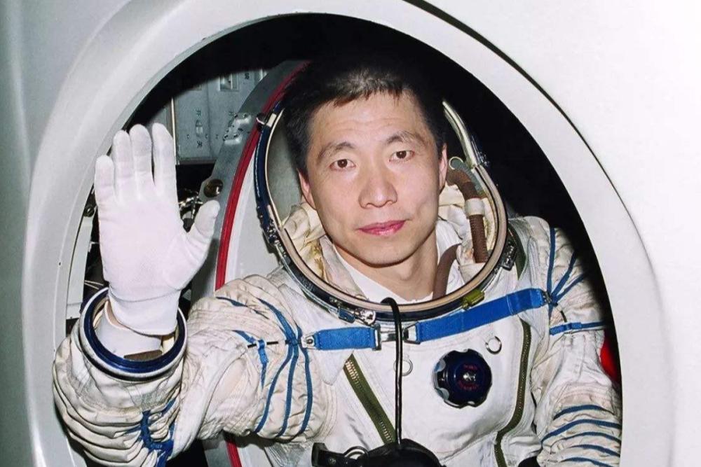 2008年起，杨利伟的将官之路就像被按了暂停键，如今18年过去，不少人替他喊冤：