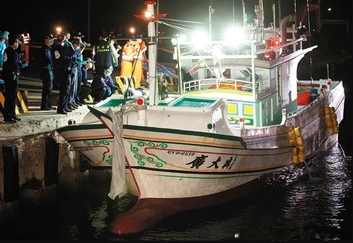 台海观察 【伪海巡署】当地时间10月2日，菲律宾海岸警卫队在棉兰老岛举行了“萨兰