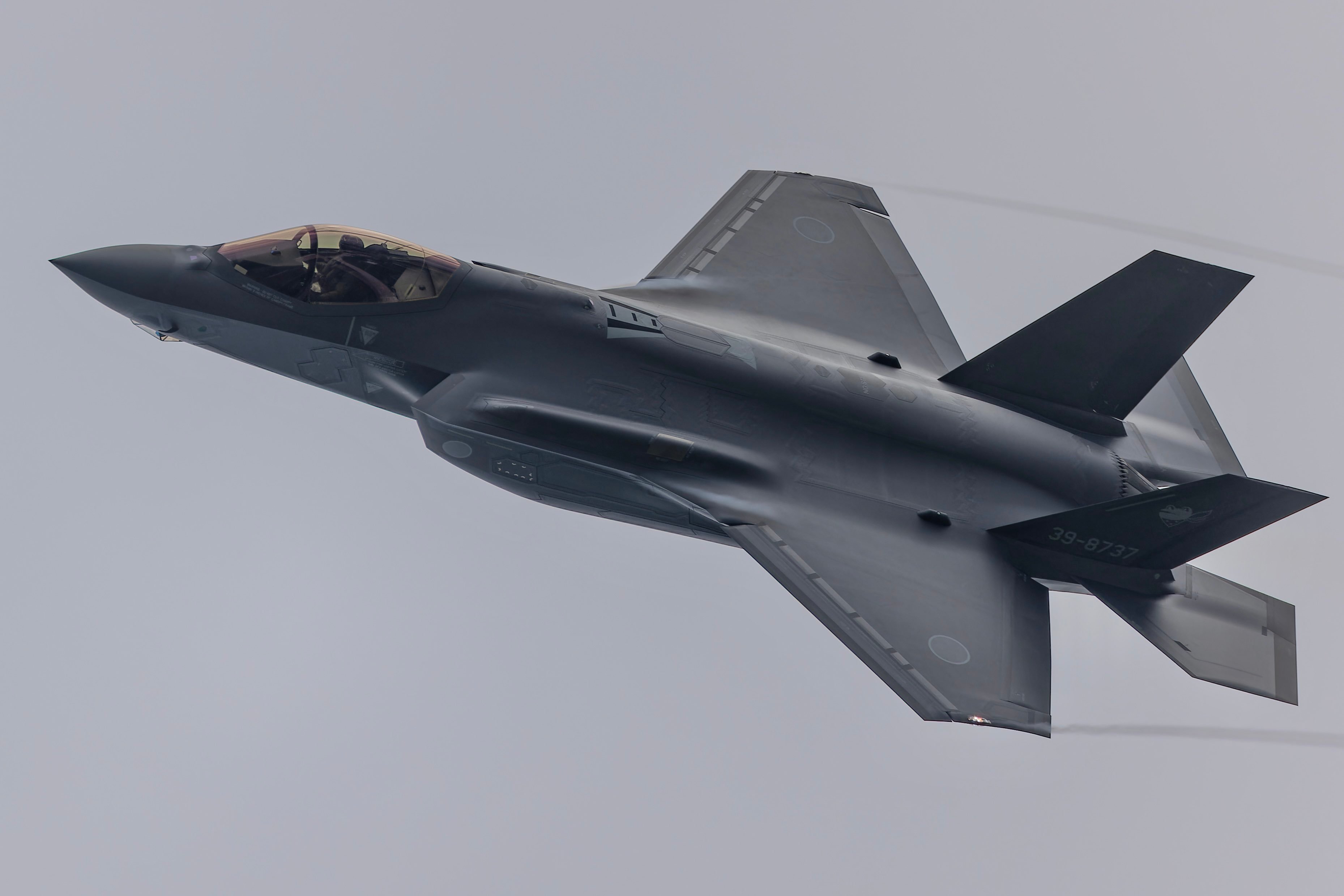 #今日肥电#  日本第37架F-35A交付给301飞行队 ​​​