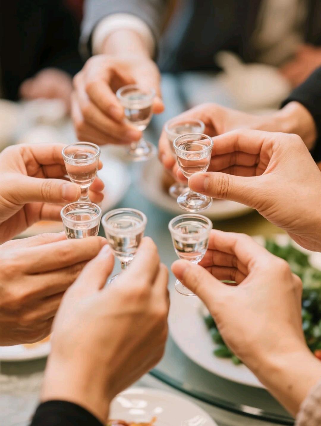 “酒有三不敬”，酒桌上这3种人千万别敬酒，敬了自找没趣。

年轻的时候，总觉得酒