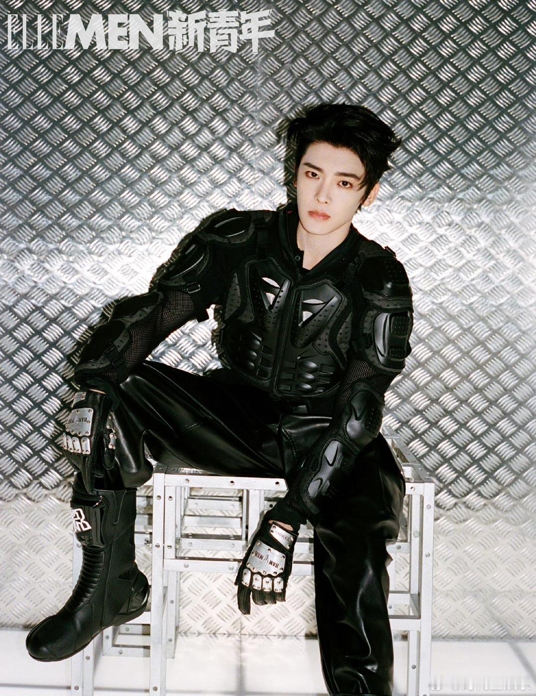 #机车是侯明昊反差感的开关吧# 所以我一瞬间能够理解，为什么会有这么多人喜欢侯明