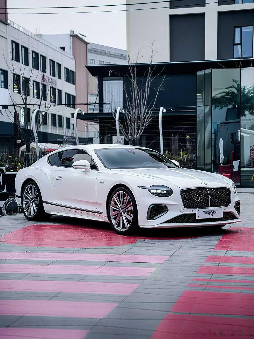 宾利欧陆GT 极致版，25年25款5000公里 