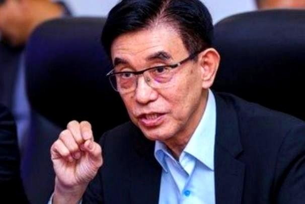 中国物理博士尹志尧、邱震海教授指出人才流失问题。
现在喷留学生是间谍，格力电器宣
