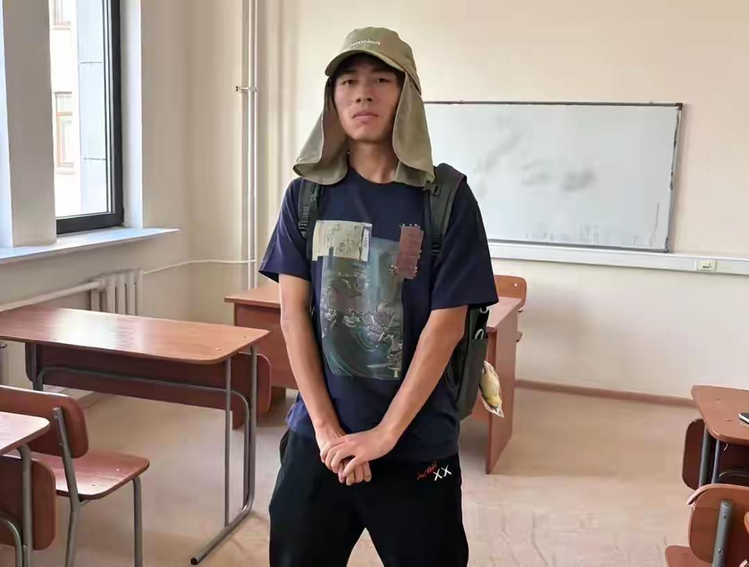 如何评价中国留学生身披旭日旗事件不少高学历青年容易陷入历史虚无主义的误区。走出国