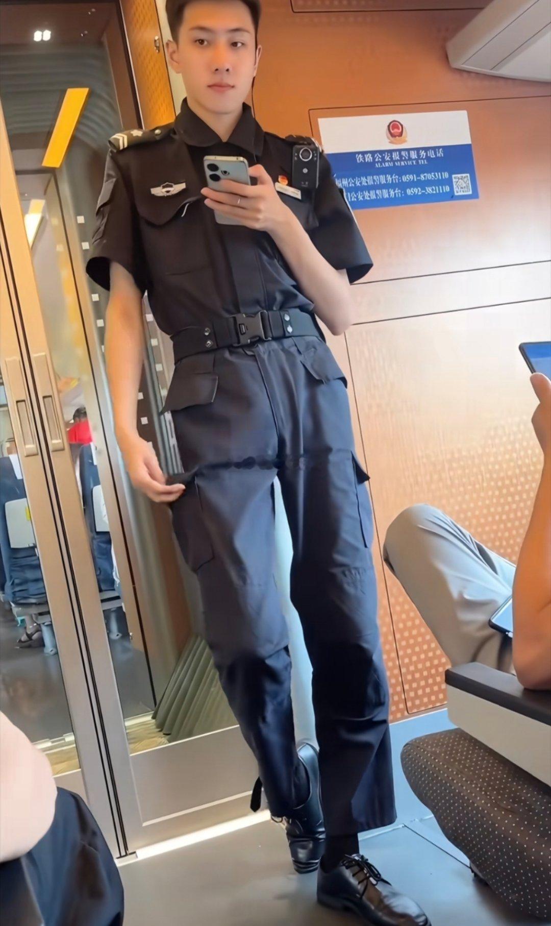 长得这么帅为啥不去当男模？ 