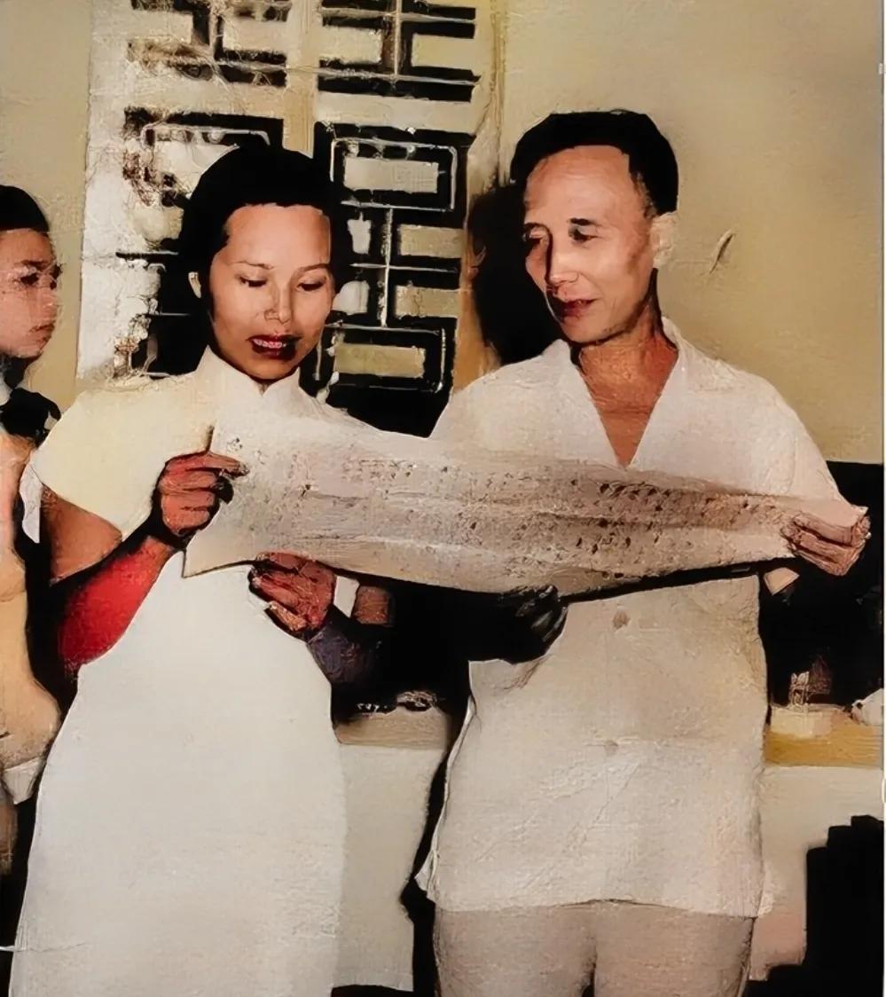 1939年，郭沫若和妻子，一张罕见的结婚照，于立群和郭沫若之间相差二十四岁，两人