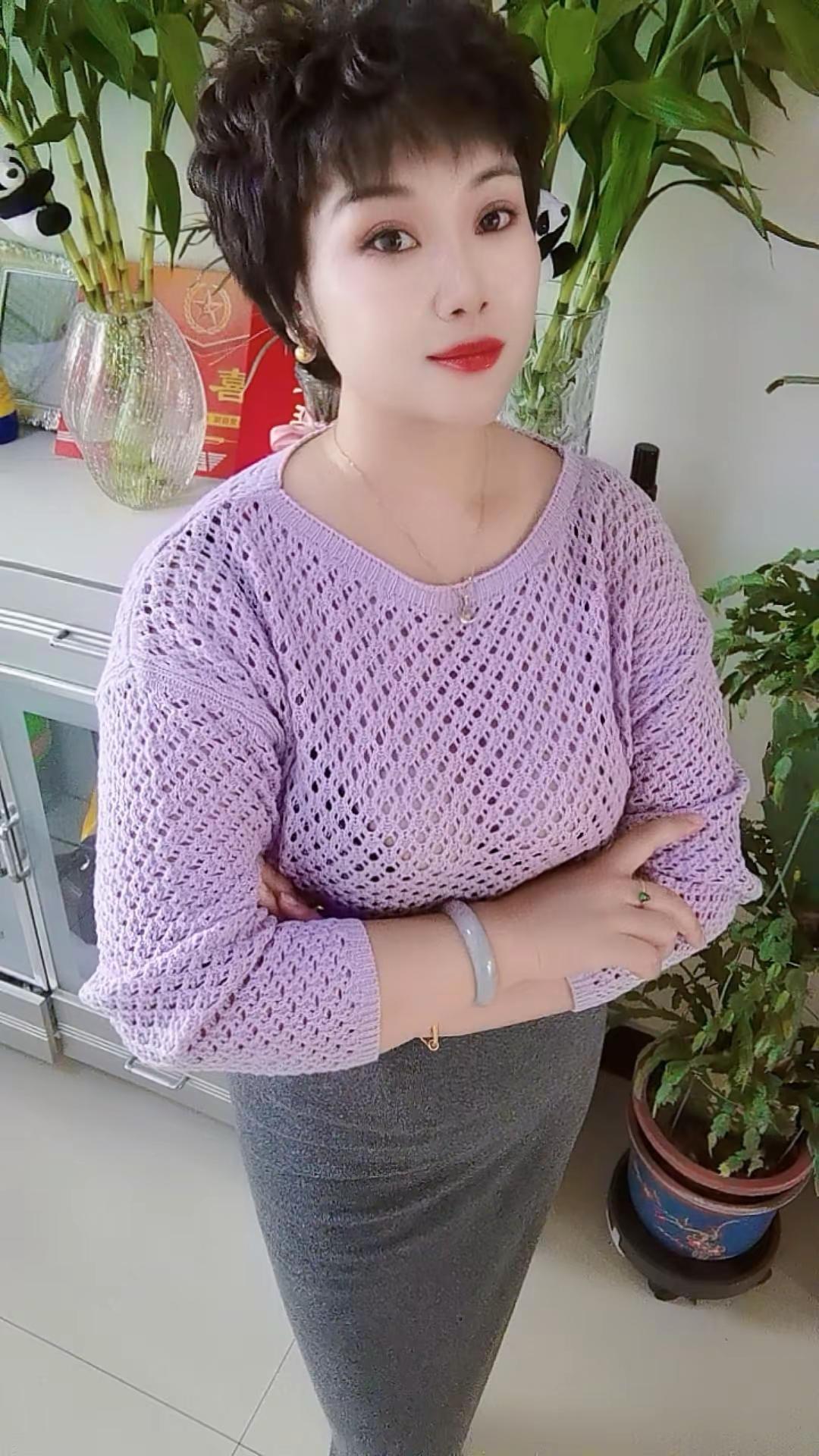 之前总觉得紫色难驾驭，今天穿上身才知道，我穿紫色居然这么好看