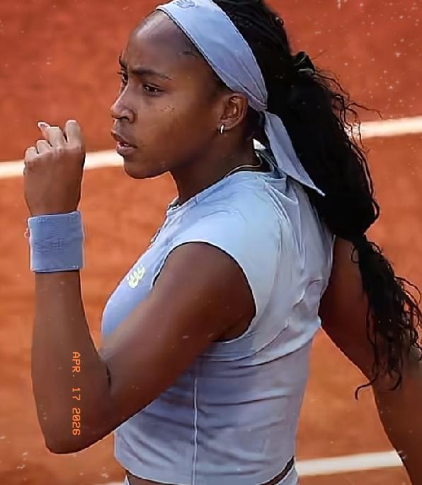 高芙第一盘必保发球局，挽救一个局点，但穆霍娃随即拿到的第2个局点兑现了，首盘5-