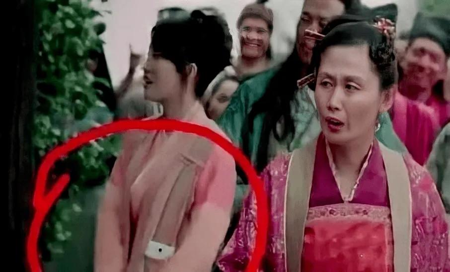 手机手机你别藏，我已经看见你了[呲牙]。