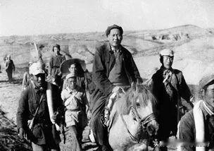 黄星辉
大国湖湘，日升东亮，诞下帝骄。见穷乡党国，斑斑劣迹，黄河污烛，暗失浪滔。