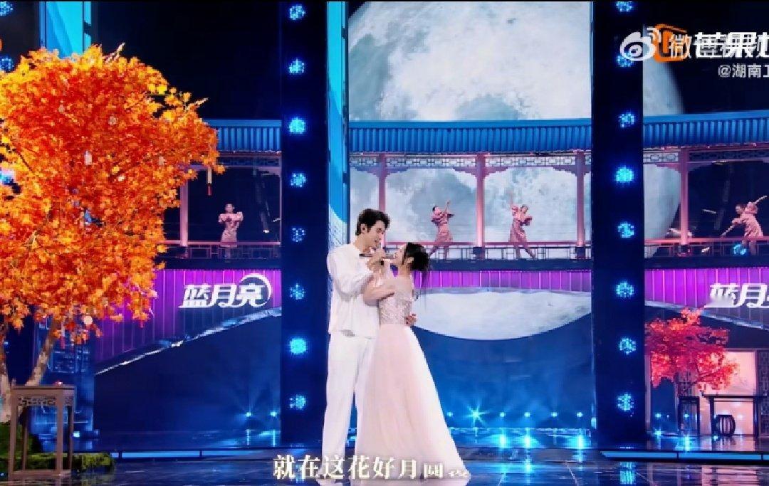 金莎孙丞潇搂腰抱金莎孙丞潇对视好甜 金莎孙丞潇合唱这段我反复观看！ ​​​