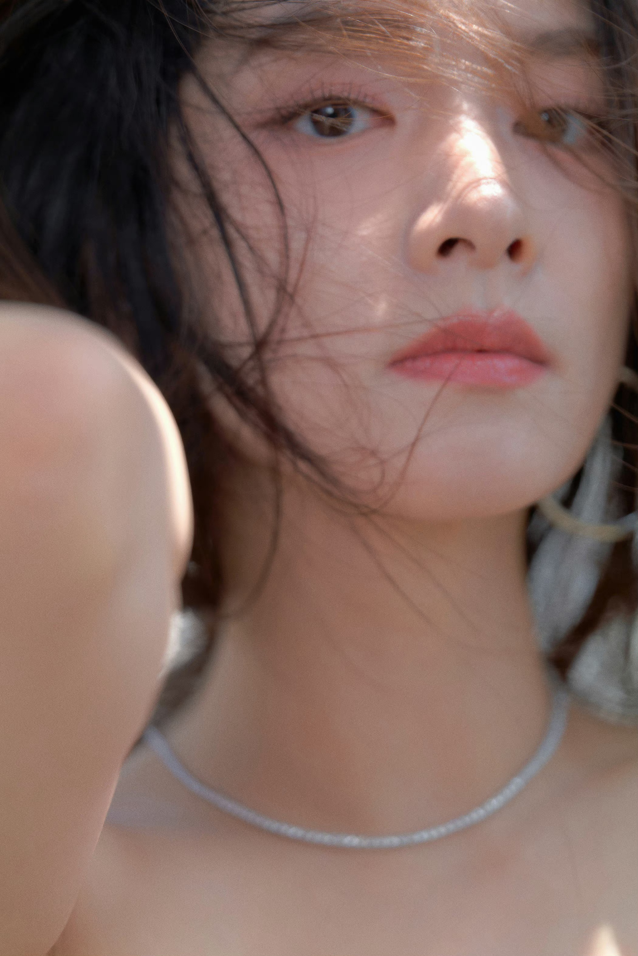 陈昊宇港风美人，亮片抹胸裙 ​​​