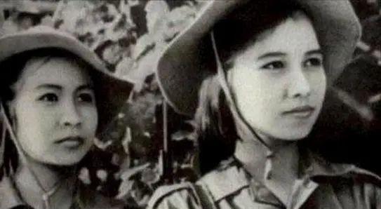 1979年，黄干宗被两个越南女兵抓走，他已经做好赴死的准备，谁知她们却说：“我们