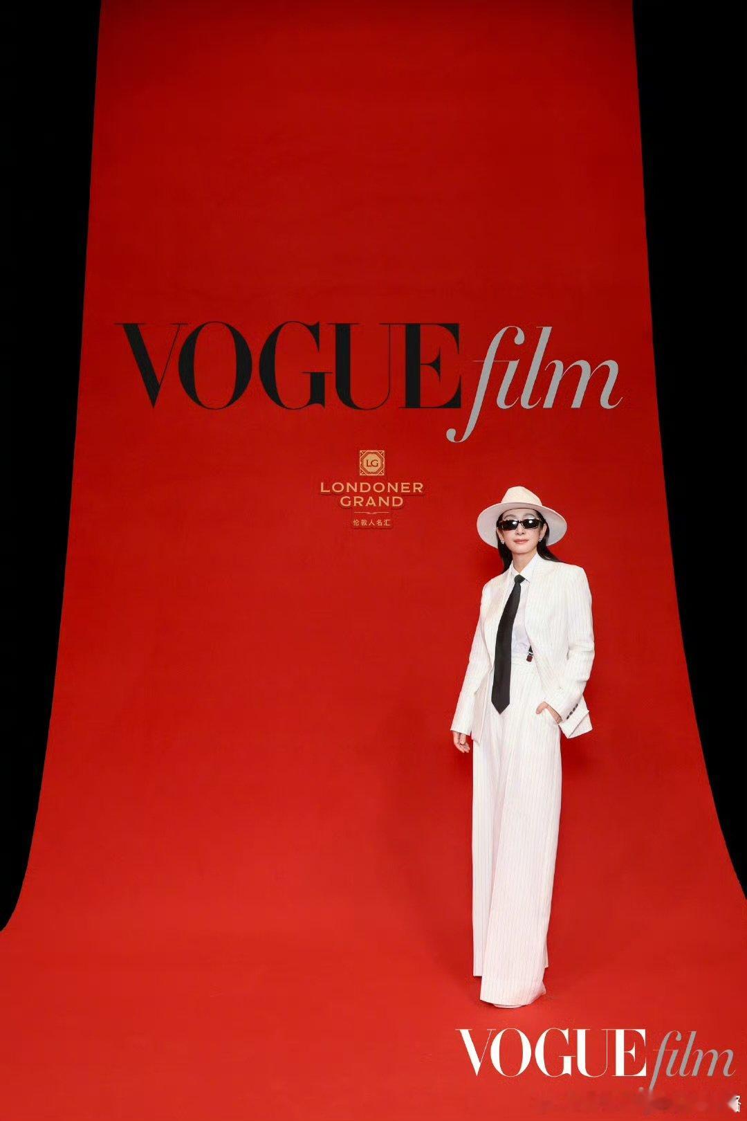 秦海璐晒VOGUEfilm造型秦海璐谢谢刘冲 秦海璐 ​​​