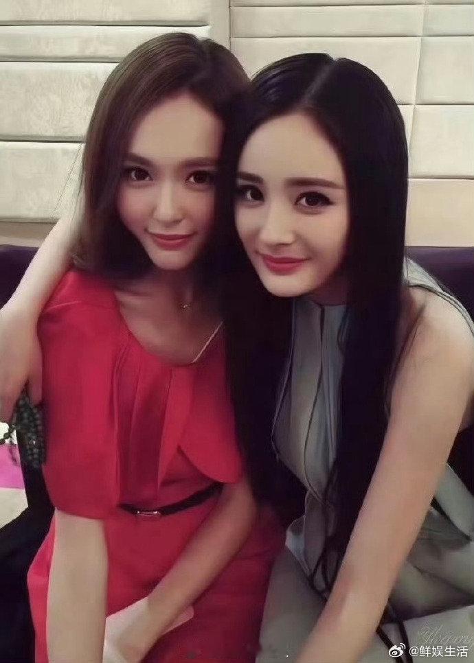 杨幂唐嫣拟邀再见朋友网传再见朋友筹备邀约杨幂唐嫣，一旦成真，这场合体堪称万众期待