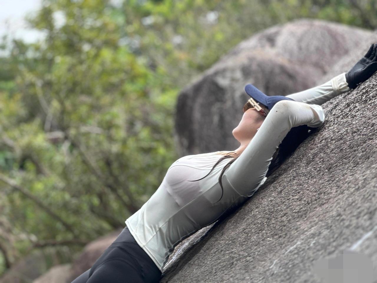活得通透的女人，最有底气
 
一个真正活明白的女人，心里从没有非谁不可的执念，也