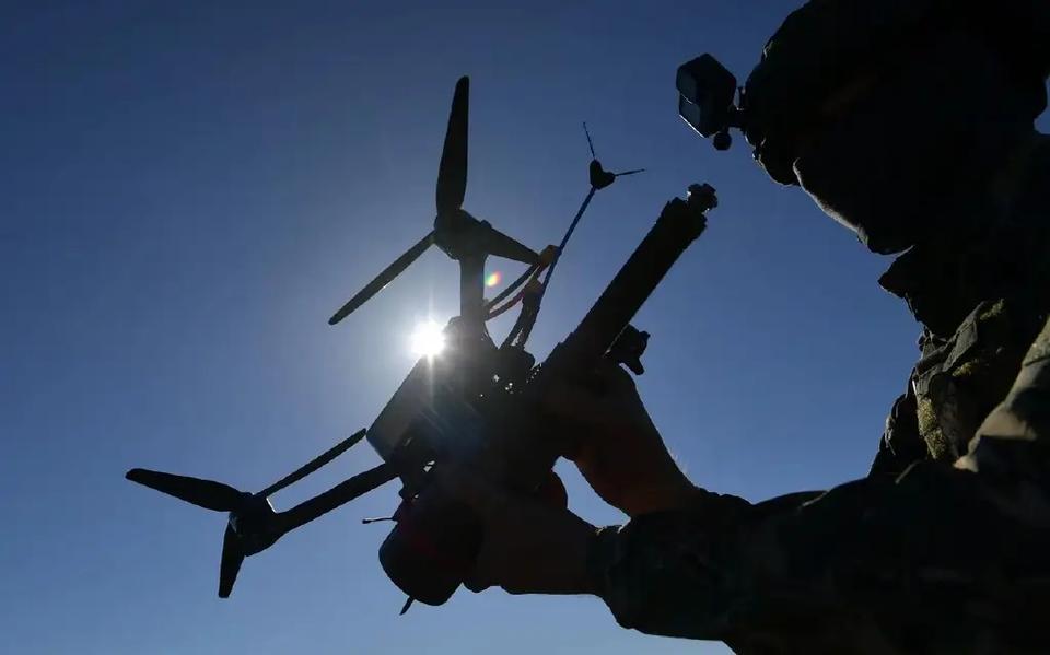 最新！俄乌双方大规模无人机互袭。据俄罗斯国防部通报称:10月27日凌晨起，俄军防