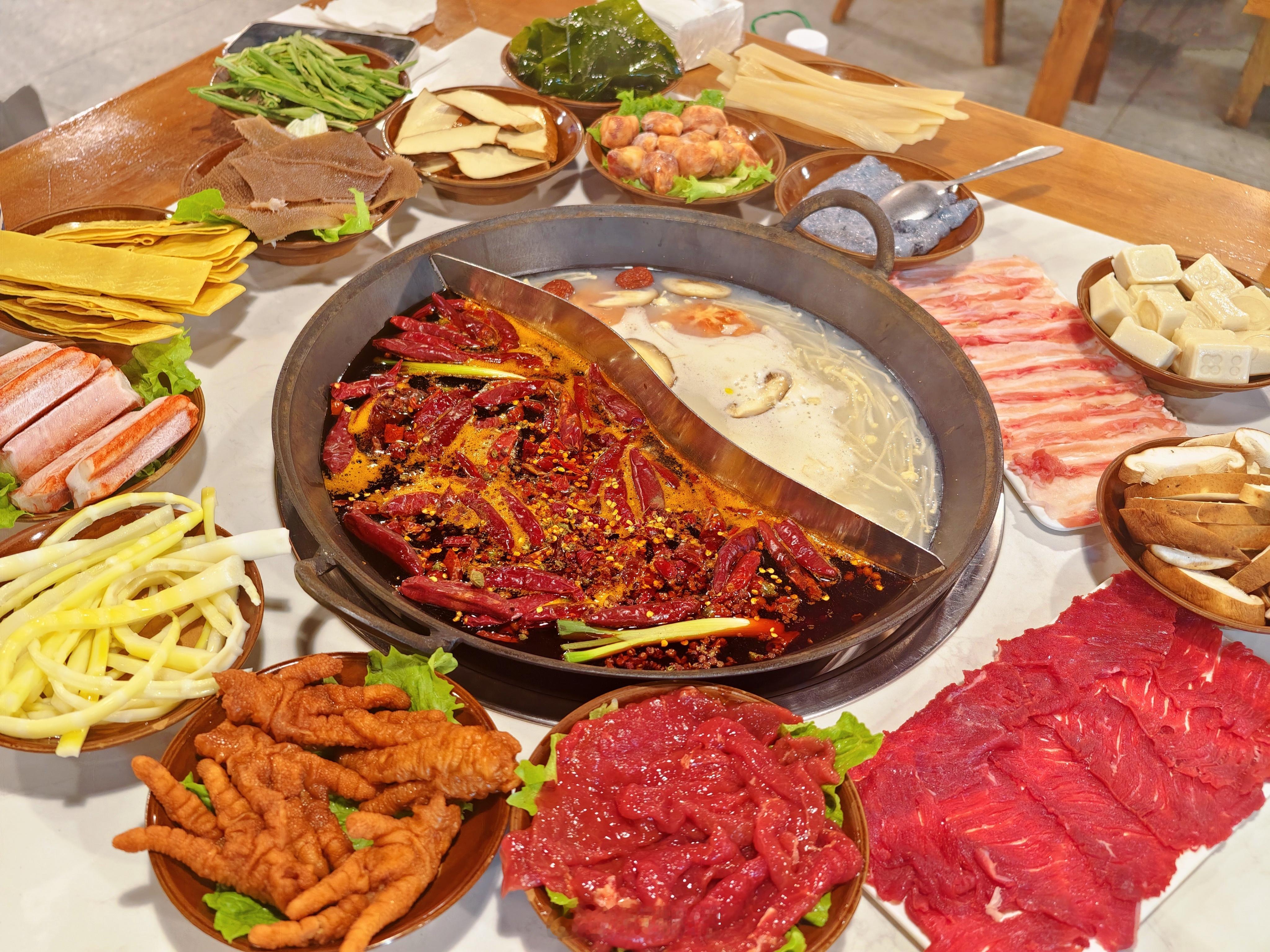 次个火锅！逛吃逛吃卢小卢篮球世界