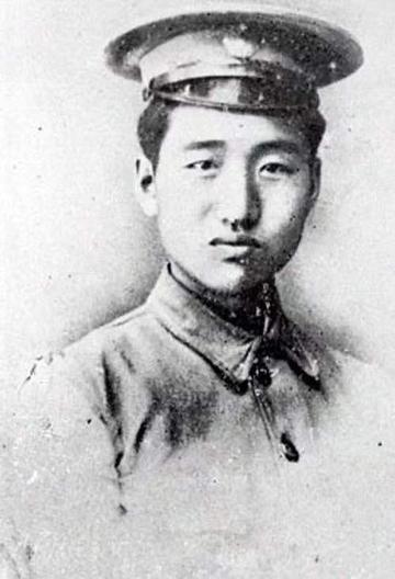 徐向前虽然只是第八元帅，却领导过其他六位元帅，是不是感觉不可思议？
 
这一现象