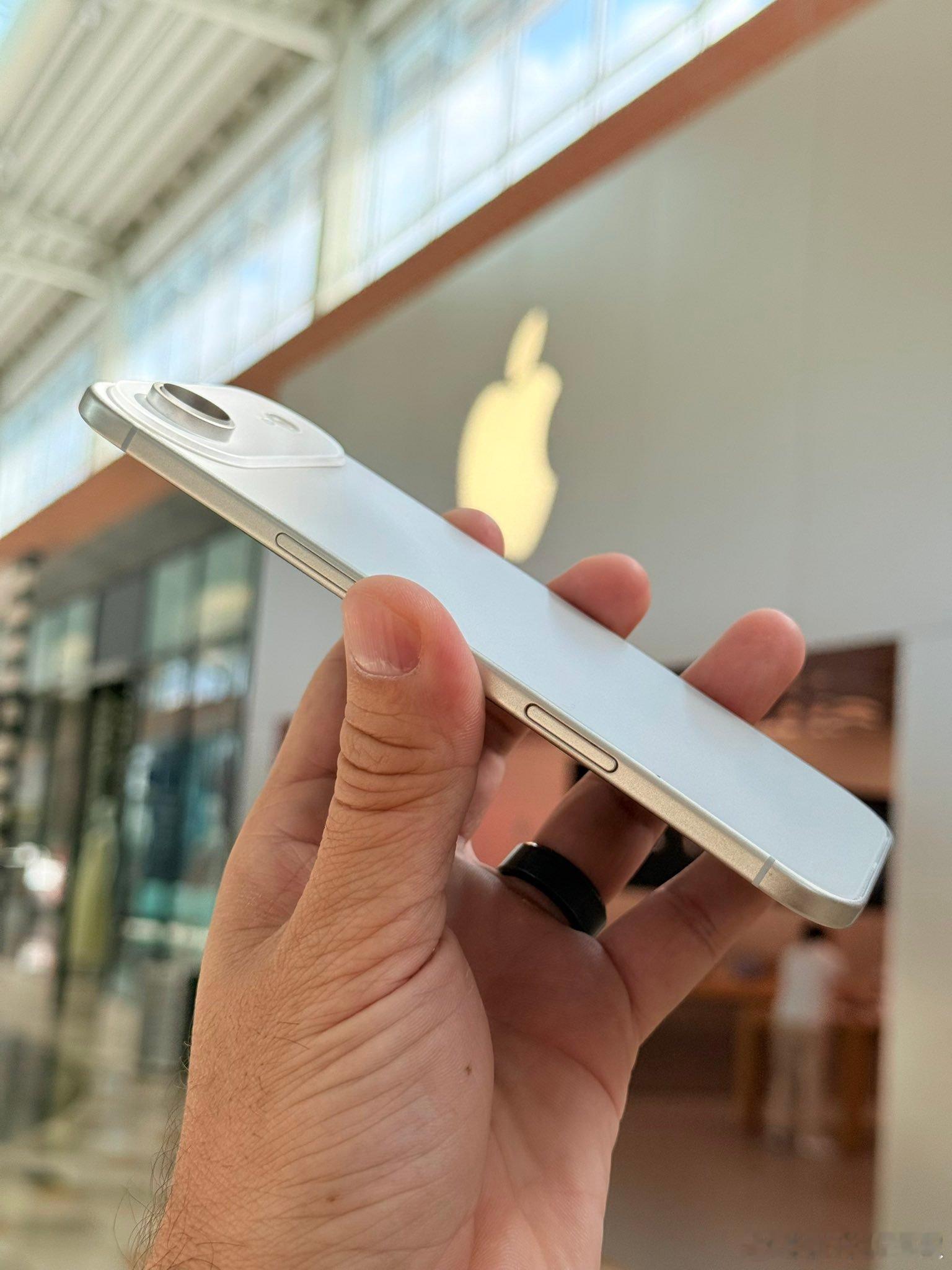 目前各方消息都在指向iPhone 17的升级幅度非常大，所以，米还会在今年618