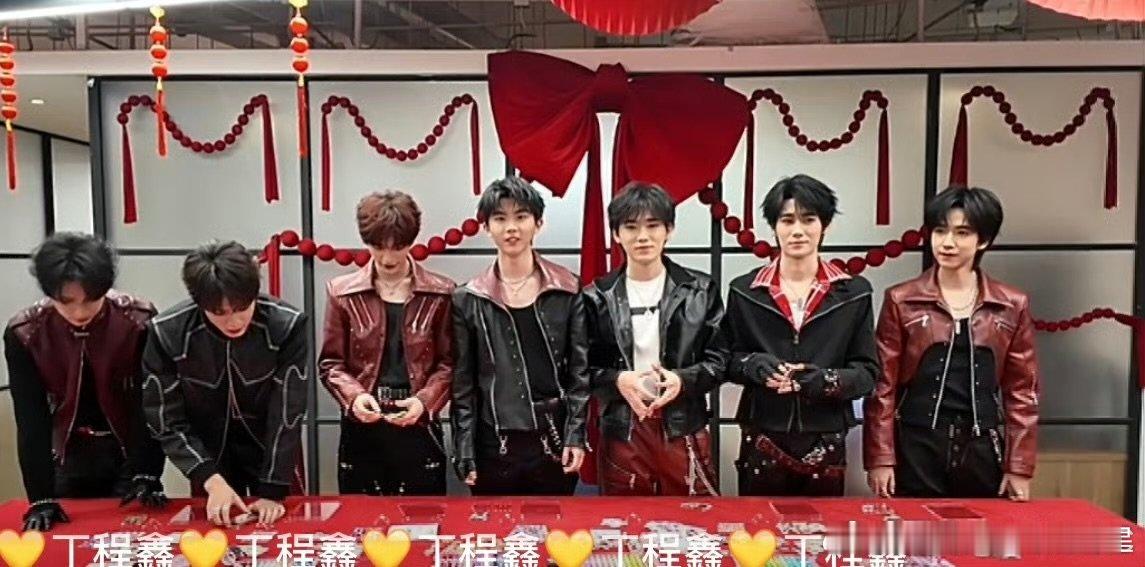 时代少年团北京春晚后台直播时代少年团贴画时代少年团北京春晚后台直播 