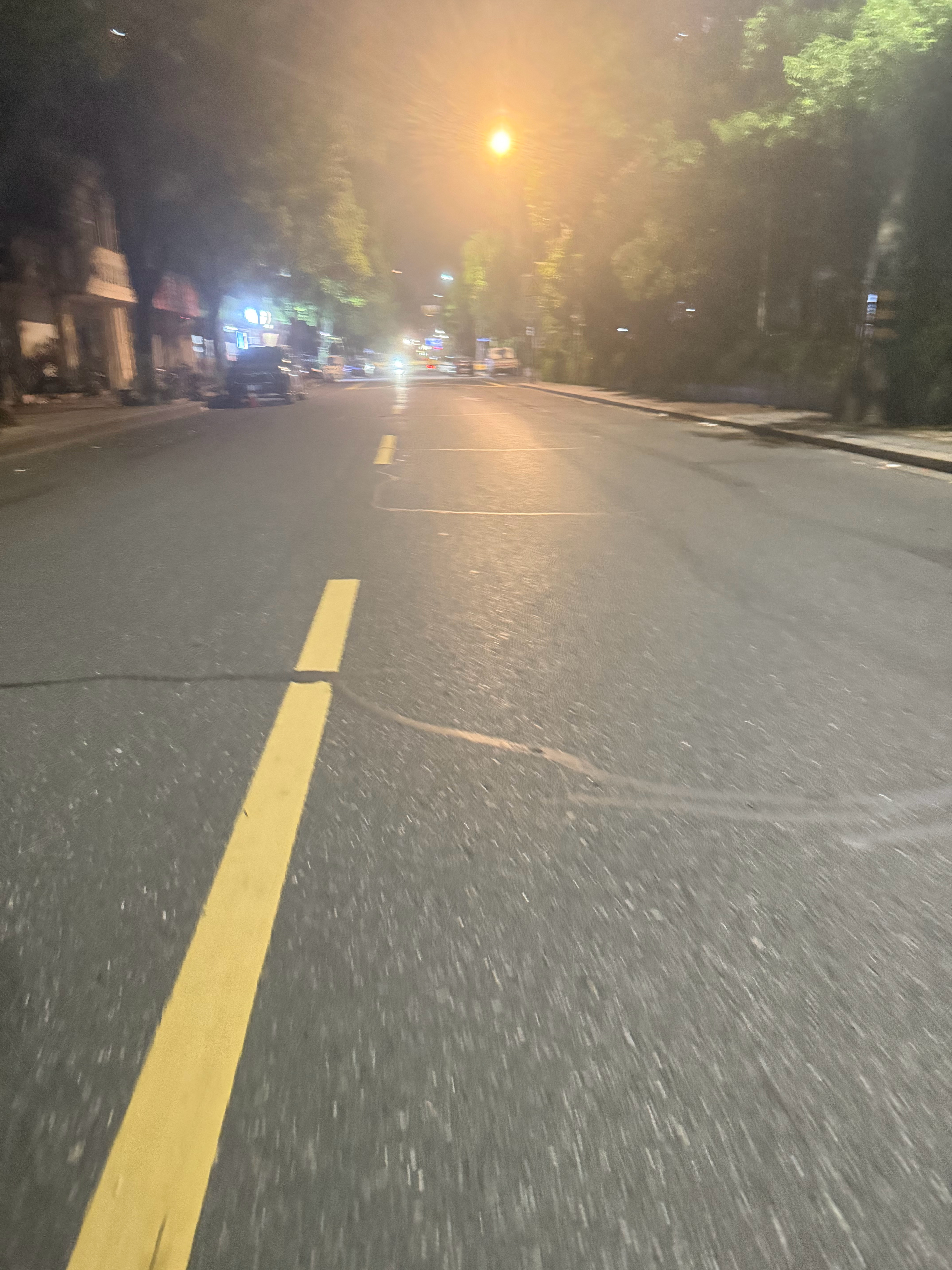 下班，现在把心思花在工作上，感觉挺好的，少看帖子，少生气，趁还年轻就应该努力，对
