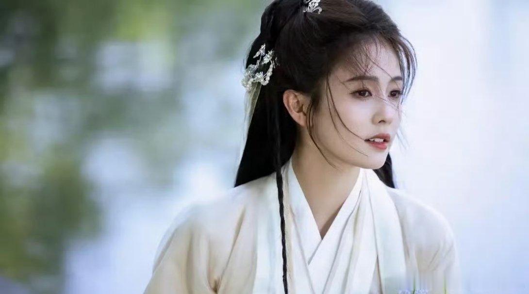 白鹿掉粉近百万她是咋了为什么掉这么多粉？我记得她路人缘不是挺好的嘛是爆出什么黑料