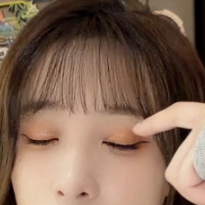 粉丝破不破防和是不是侄女有任何关系吗？难道爱豆不能谈恋爱是因为谈恋爱不好吗？是因