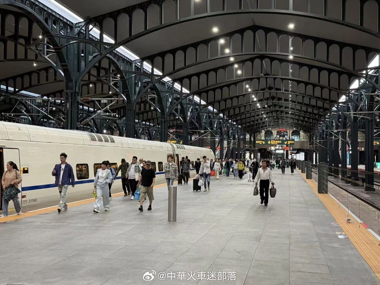 暑运铁路【哈铁多举措应对台风“巴威” 保障铁路运输安全】根据气象部门预报，受台风