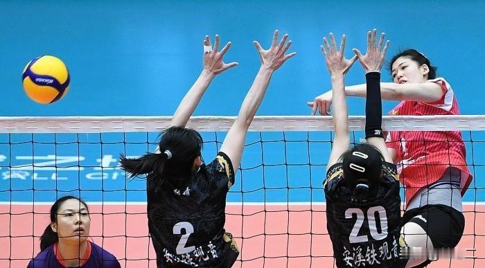 天津女排堪称中国排超的传奇之师，凭借扎实的基本功、顽强的作风和稳定的发挥，常年在