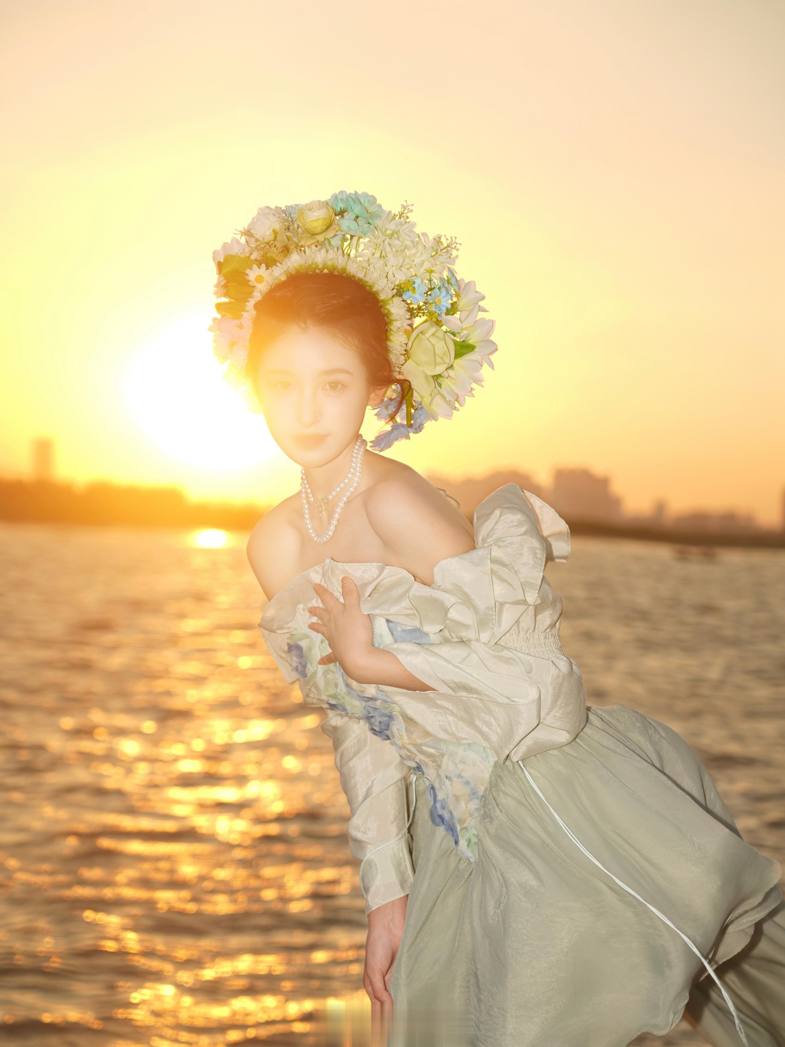 “今生戴花 来世漂亮”体验了泉州蟳埔村的簪花在小渔村的海边码头～ ​​​