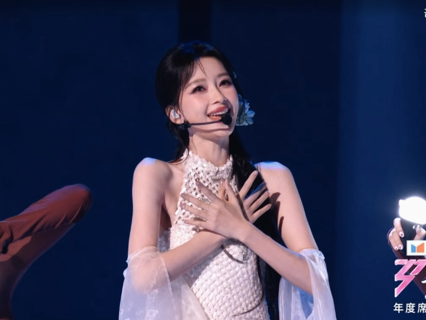 今晚的孙怡好像神女啊啊啊啊。。好美好仙😢好长一条人。。我永远为小老怡心动！！浪