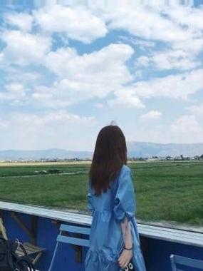 女人最好的本事，是哄自己开心
 
很多女人总忙着挣钱、忙着打扮，把大量心思都放在