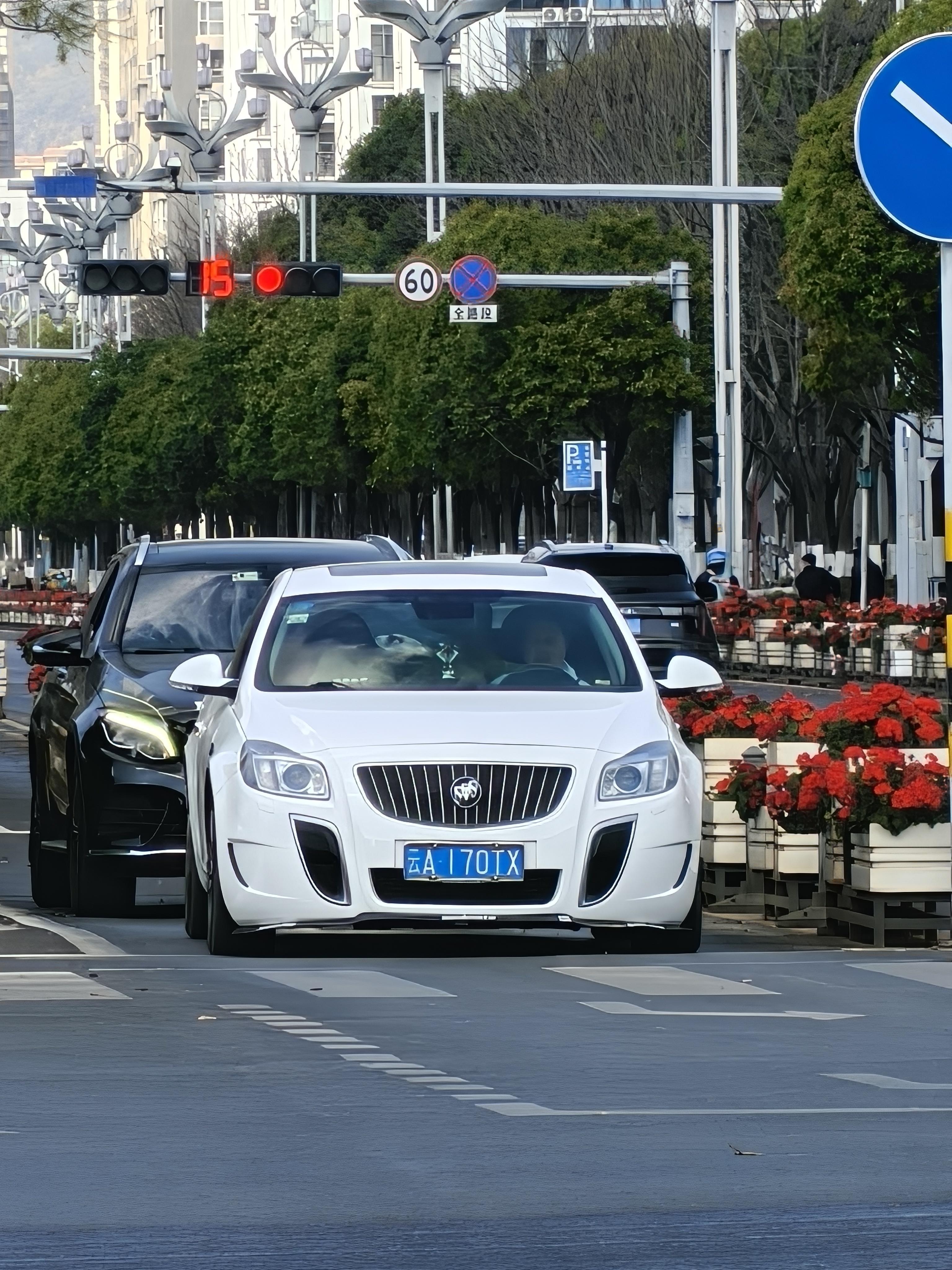 这代君威GS是真的好看