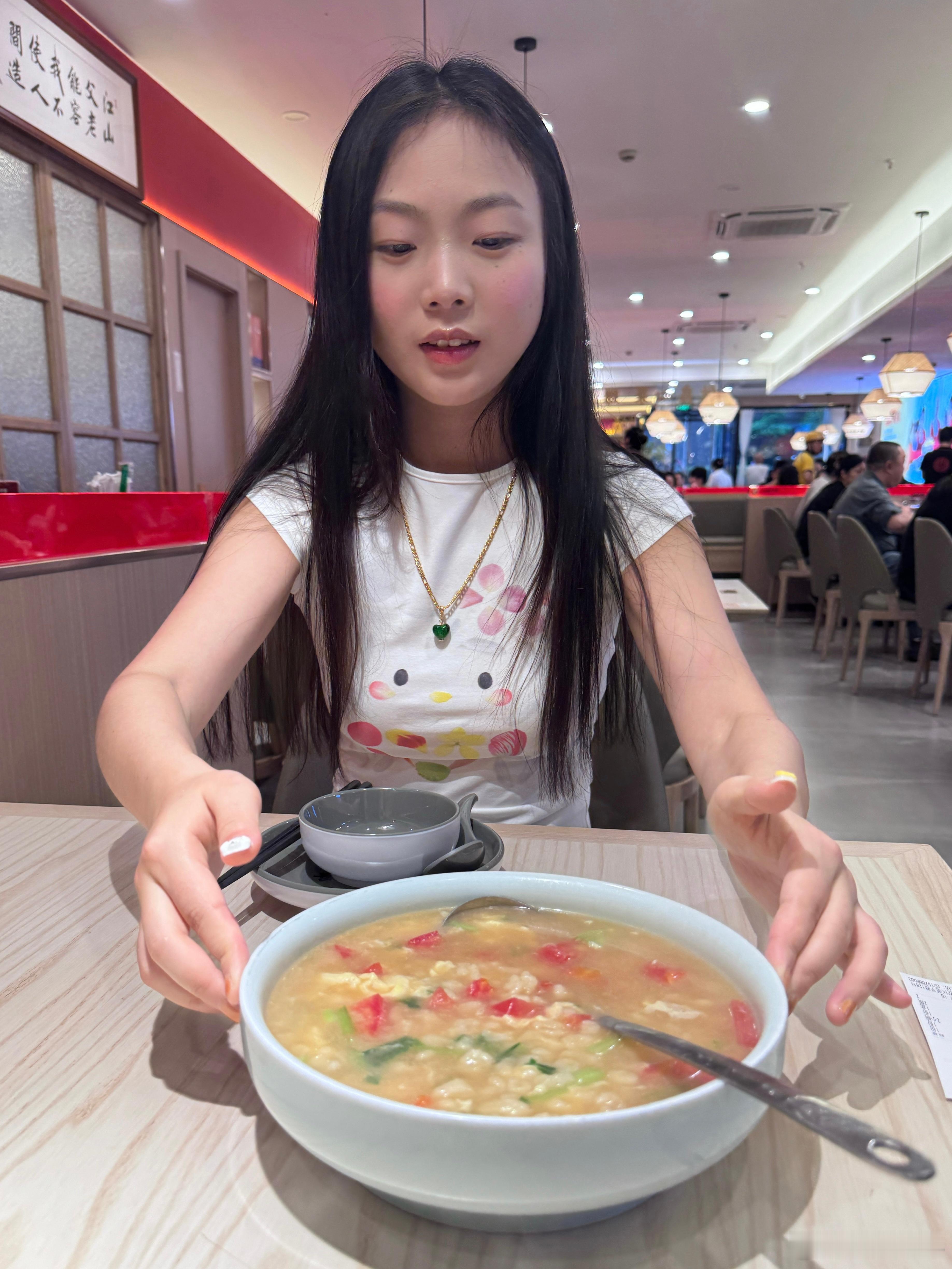 刚逛完超市，买了明天回家过节的东东。🍊🍋🍐🍎🥭🍑🍒🍈🍆🥝🌶
