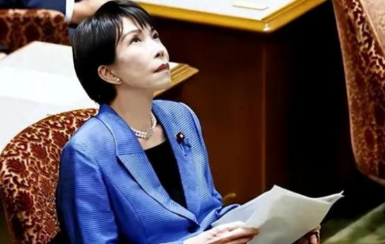 日本外务省官员金井正彰再也控制不住自己的表情了，在采访时，大声喊道：中国的行为是