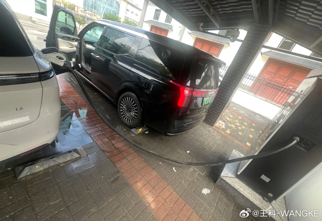 遇到的第二个交换充电线的！ 