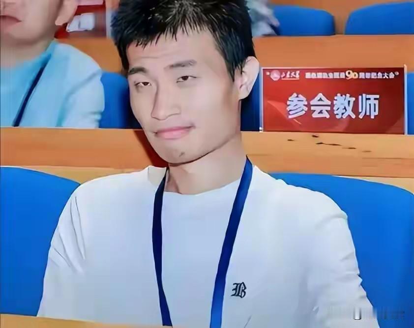 万万没想到，距离高考仅剩最后1天，35岁韦东奕竟意外火出圈
 
2026年高考倒